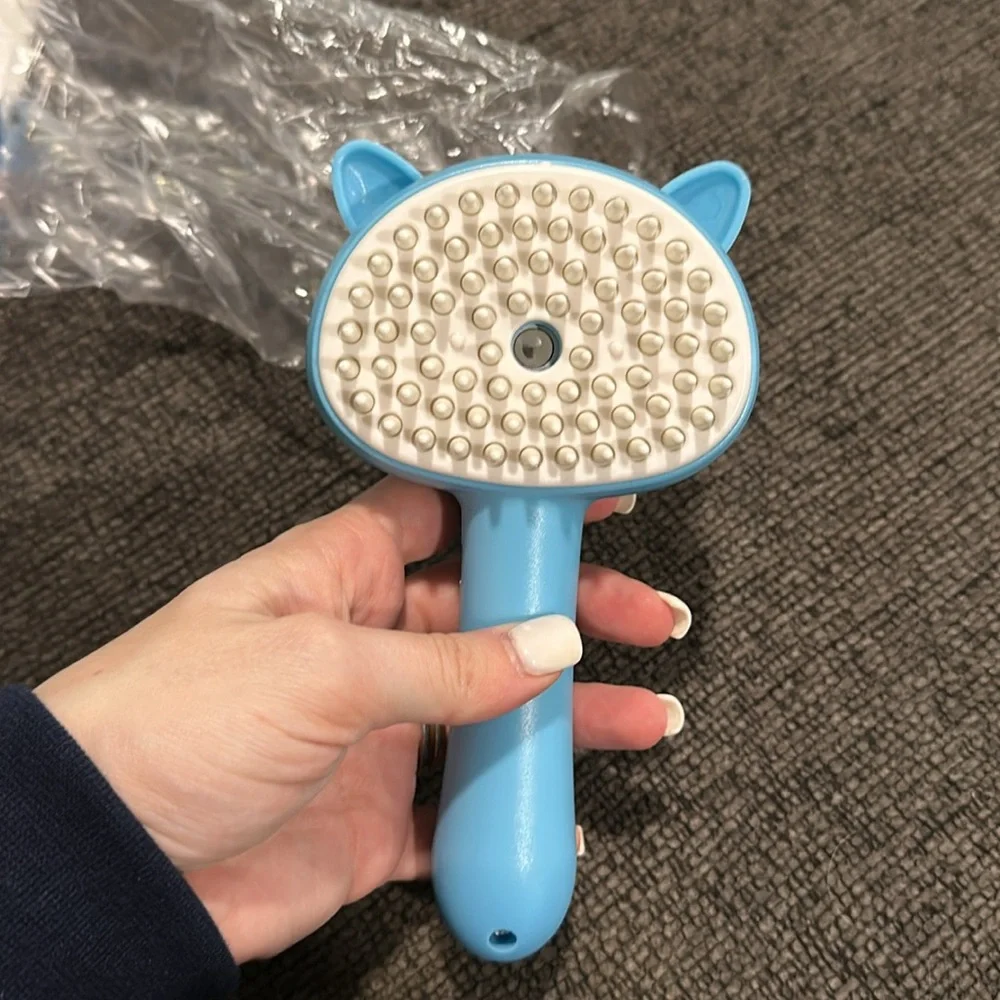NWT pet spray massage comb - one button spray massage cleaner - for cats/dogs